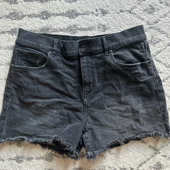 LOFT Pants - LOFT women’s petite black denim short
